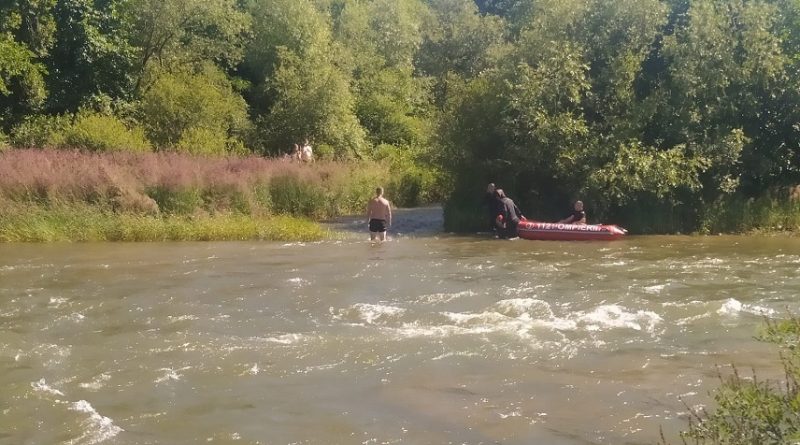 Trei persoane, aflate la scăldat pe râul Strei, salvate de pompierii hunedoreni