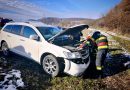 Circulați cu prudență! Două autoturisme au părăsit carosabilul pe drumul DJ 672