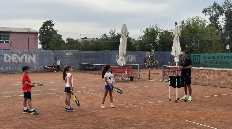 PREMIERĂ LA TENIS ÎN HUNEDOARA